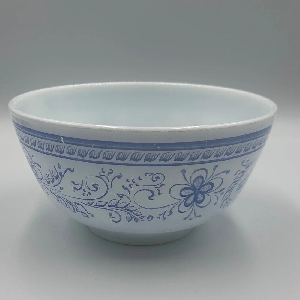 Vintage Pyrex Brittany Blue 1.5 QT Mixing Bowl 477 Blue White Opal Glass